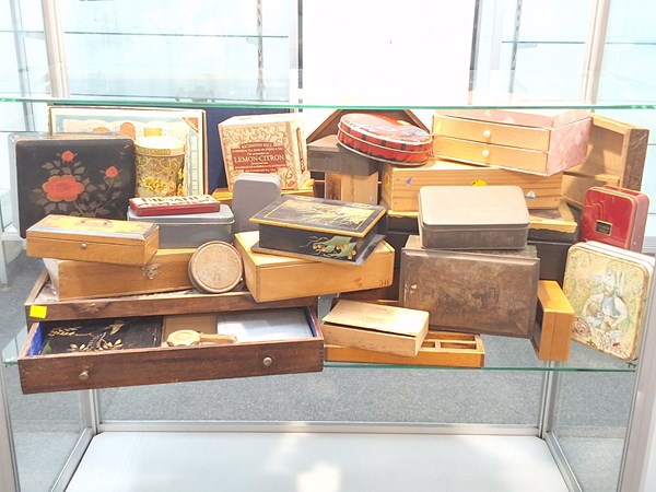 Lot 1387 - BOXES AND TINS