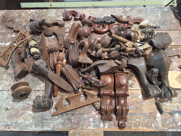 Lot 246 - FURNITURE PIECES