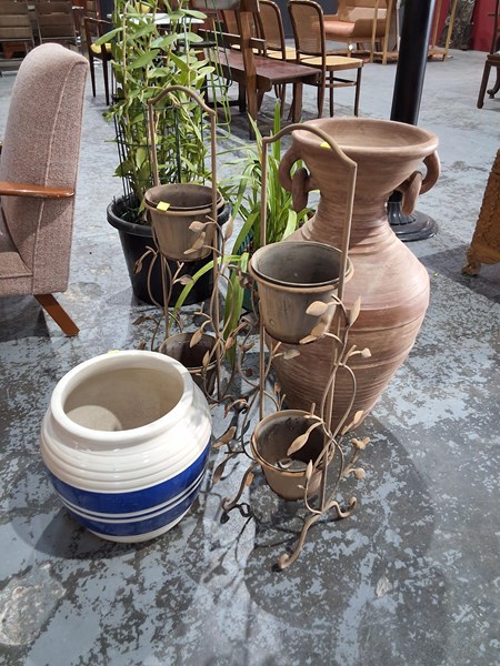 Lot 329 - GARDEN WARE