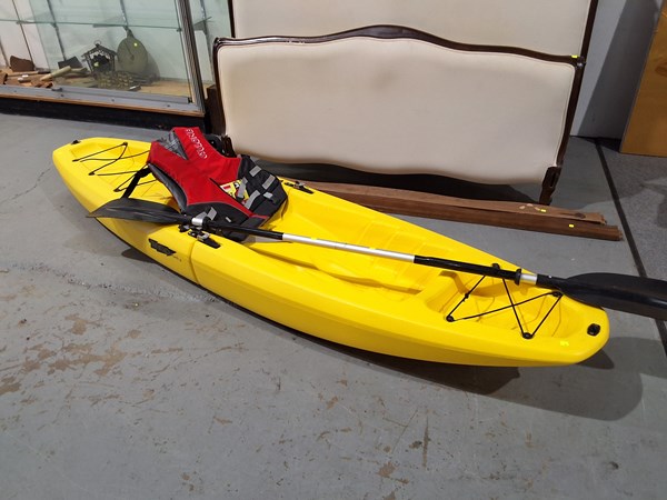 Lot 271 - KAYAK