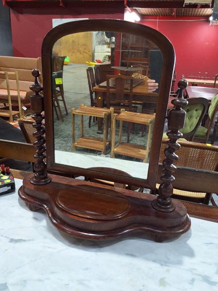 Lot 158 - VANITY MIRROR