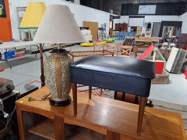 Lot 301 - TABLE LAMP & STORAGE STOOL