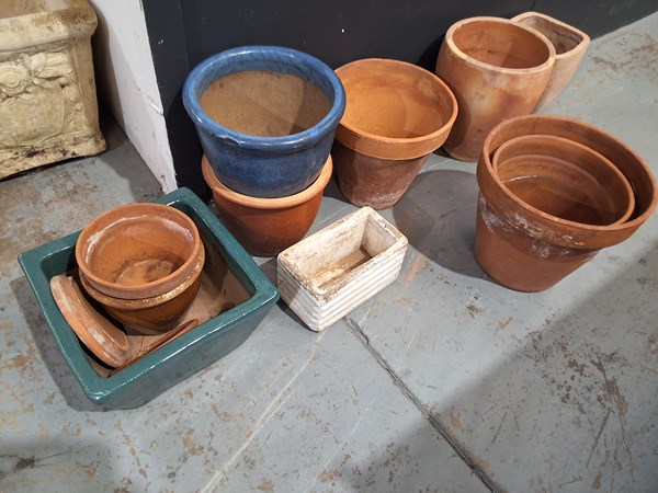 Lot 339 - GARDEN POTS