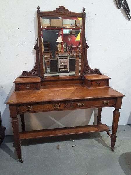 Lot 366 - EDWARDIAN DRESSING TABLE