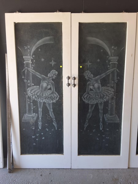 Lot 356 - ETCHED SLIDING DOORS