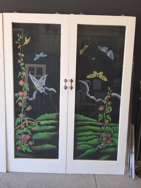 Lot 357 - ETCHED SLIDING DOORS