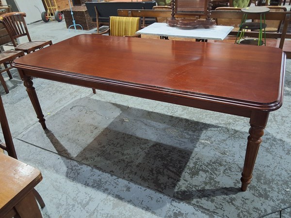 Lot 129 - DINING TABLE