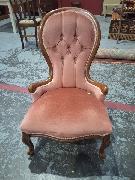 Lot 186 - NURSING CHAIR