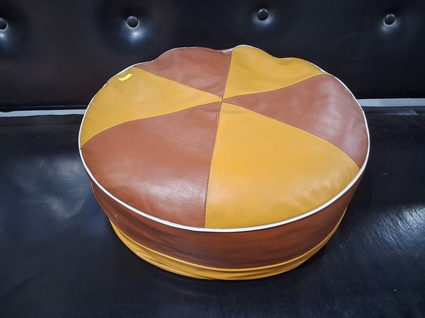 Lot 248 - RETRO POUFFE