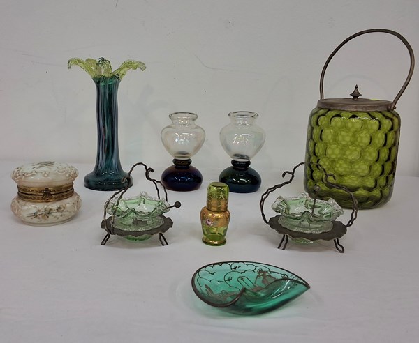 Lot 1327 - A COLLECTION OF DECORATIVE GLASS