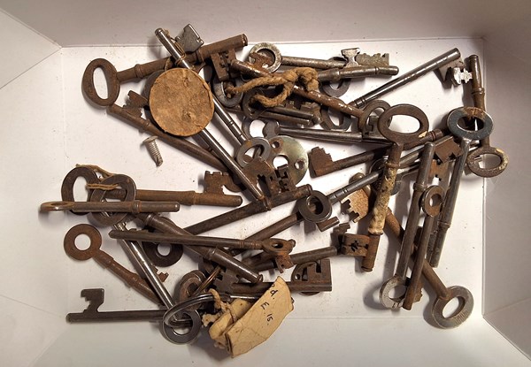 Lot 1240 - KEYS