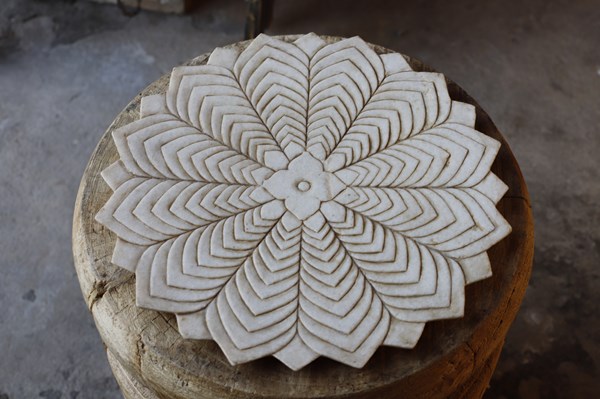 Lot 282 - MARBLE PLATE