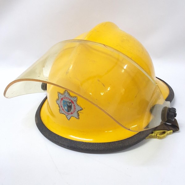 Lot 1377 - FIREMANS HELMET