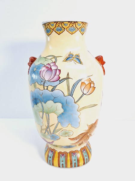 Lot 1178 - VASE