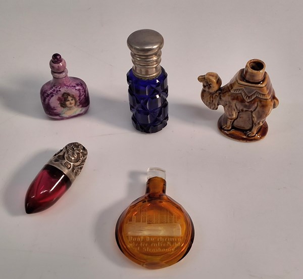 Lot 1100 - PERFUME BOTTLES