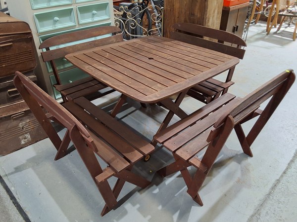 Lot 272 - OUTDOOR SETTING