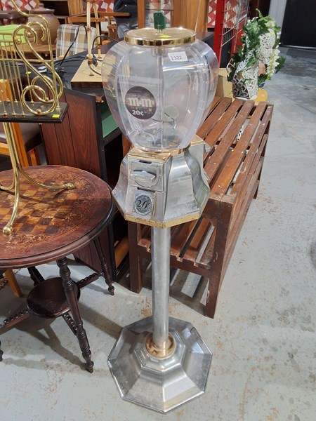 Lot 322 - LOLLY DISPENSER