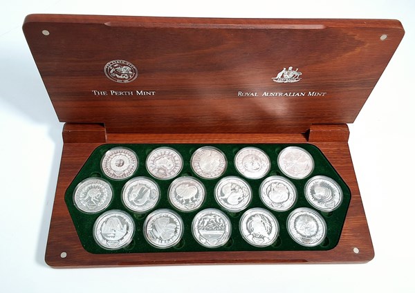 Lot 1121 - CASED SILVER COINS