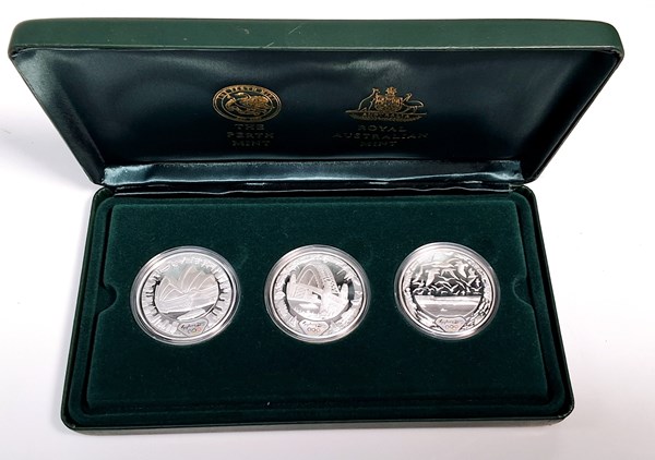 Lot 1117 - CASED SILVER COINS