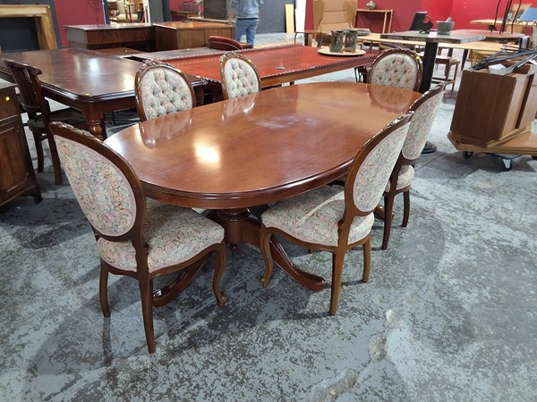 Lot 131 - DINING SUITE