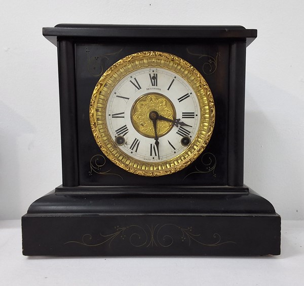 Lot 1176 - MANTEL CLOCK