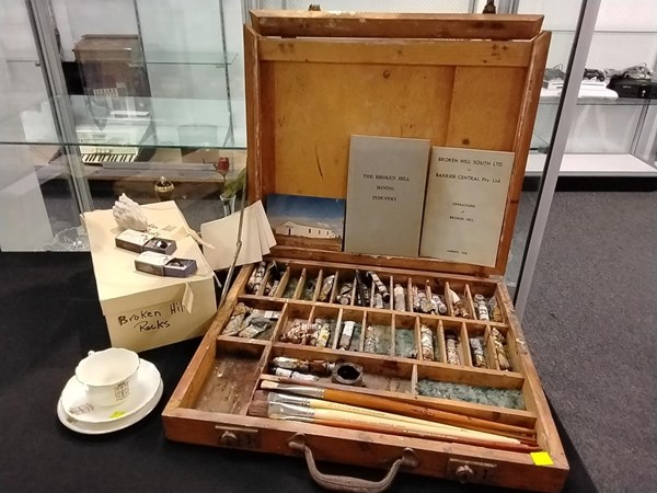 Lot 1357 - ARTISTS PAINT SET