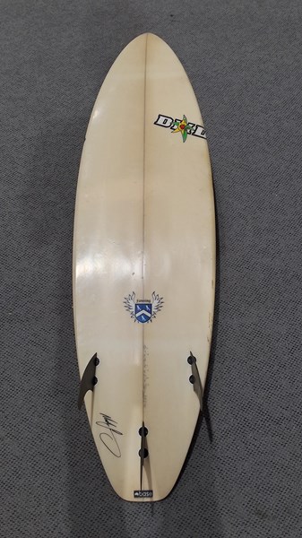 Lot 214 - DHD SURFBOARD