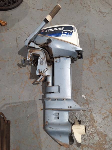 Lot 171 - OUTBOARD MOTOR